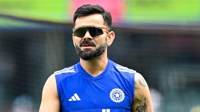 <p>ఐపీఎల్ సీజన్ లో అత్యధిక పరుగులు- ఓ ఐపీఎల్ సీజన్ లో అత్యధిక పరుగులు చేసిన బ్యాటర్ విరాట్ కోహ్లి. 2016లో ఆర్సీబీ తరపున అతను 973 పరుగులు సాధించాడు. </p> (PTI)