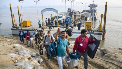 Patna: Polling officials and security personnel deboard a ferry as they leave for election duty on the eve of the first phase of the Bihar Assembly elections, in Patna. (PTI) Patna: Polling officials and security personnel deboard a ferry as they leave for election duty on the eve of the first phase of the Bihar Assembly elections, in Patna. (PTI)