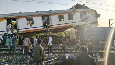 People gather for rescue operations after a passenger train collided with a goods train near Bilaspur railway station in Chhattisgarh on Tuesday. (HT_PRINT) People gather for rescue operations after a passenger train collided with a goods train near Bilaspur railway station in Chhattisgarh on Tuesday. (HT_PRINT)
