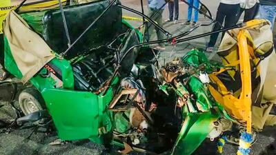The mangled autorickshaw. (HT Photo) The mangled autorickshaw. (HT Photo)