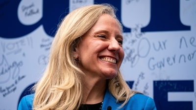 Former Representative Abigail Spanberger, Democratic gubernatorial candidate for Virginia, during a "Rams for Spanberger" campaign event with Virginia Commonwealth University (VCU) students at Monroe Park in Richmond, Virginia, US, on Monday, Nov. 3, 2025. (Bloomberg) Former Representative Abigail Spanberger, Democratic gubernatorial candidate for Virginia, during a "Rams for Spanberger" campaign event with Virginia Commonwealth University (VCU) students at Monroe Park in Richmond, Virginia, US, on Monday, Nov. 3, 2025. (Bloomberg)
