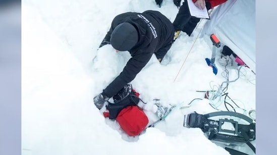Scientists buried 36 volunteers under snow in Italy to test a new avalanche survival airflow device. (Eurac Research)