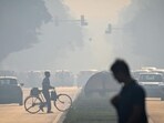 The maximum temperature also dipped on Thursday, settling at 27.4°C. (Sanchit Khanna/HT) The maximum temperature also dipped on Thursday, settling at 27.4°C. (Sanchit Khanna/HT)