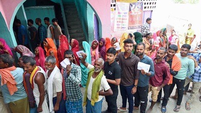 হামলা-অশান্তি মধ্যেই মিটল বিহারের প্রথম দফার ভোট (Pappi Sharma) হামলা-অশান্তি মধ্যেই মিটল বিহারের প্রথম দফার ভোট (Pappi Sharma)