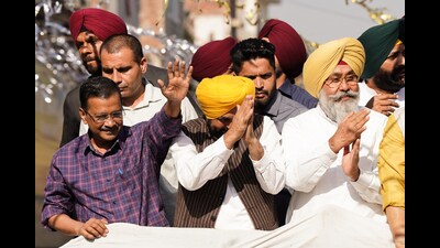 Aam Aadmi Party national convener Arvind Kejriwal, Punjab CM Bhagwant Mann and party candidate Harmeet Singh Sandhu during a roadshow for the Tarn Taran assembly byelection on Thursday. (ANI) Aam Aadmi Party national convener Arvind Kejriwal, Punjab CM Bhagwant Mann and party candidate Harmeet Singh Sandhu during a roadshow for the Tarn Taran assembly byelection on Thursday. (ANI)