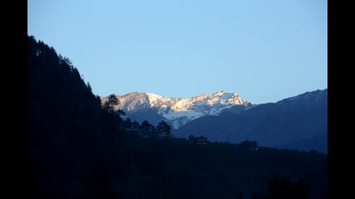 After snowfall in the higher reaches on Wednesday, dry weather is expected to prevail in Himachal Pradesh till November 12. (Aqil Khan/HT) After snowfall in the higher reaches on Wednesday, dry weather is expected to prevail in Himachal Pradesh till November 12. (Aqil Khan/HT)