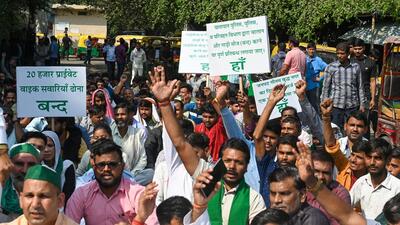As per the Noida Transport Department, there are 26,143 registered e-rickshaws, 17,558 auto-rickshaws, 68,5063 privately registered two-wheelers, and 3,055 commercial two-wheelers in the district. (HT Archive) As per the Noida Transport Department, there are 26,143 registered e-rickshaws, 17,558 auto-rickshaws, 68,5063 privately registered two-wheelers, and 3,055 commercial two-wheelers in the district. (HT Archive)