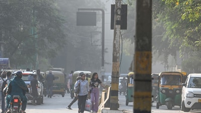 People walk through heavy dust pollution caused by the poor condition of Sarojini Nagar Road, in New Delhi, India. (RAJ K RAJ /HT PHOTO) People walk through heavy dust pollution caused by the poor condition of Sarojini Nagar Road, in New Delhi, India. (RAJ K RAJ /HT PHOTO)