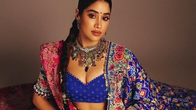 <p>కలర్ ఫుల్ డ్రెస్ లో ఇలా మెరిసిపోయింది హాట్ బ్యూటీ జాన్వీ కపూర్. ఆమె లేటెస్ట్ లుక్ వైరల్ గా మారింది. </p> (instagram-Janhvi Kapoor) <p>కలర్ ఫుల్ డ్రెస్ లో ఇలా మెరిసిపోయింది హాట్ బ్యూటీ జాన్వీ కపూర్. ఆమె లేటెస్ట్ లుక్ వైరల్ గా మారింది. </p> (instagram-Janhvi Kapoor)