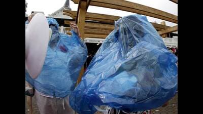 In line with the Maharashtra Government’s notification dated July 15, 2022, the ban covers all single-use plastic products and those with plastic coatings or layers—such as plastic-laminated paper cups, plates, bowls, spoons, and containers. (REPRESENTATIVE PHOTO) In line with the Maharashtra Government’s notification dated July 15, 2022, the ban covers all single-use plastic products and those with plastic coatings or layers—such as plastic-laminated paper cups, plates, bowls, spoons, and containers. (REPRESENTATIVE PHOTO)