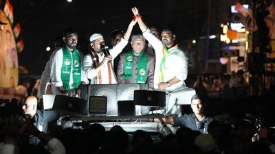 ప్రచారంలో రేవంత్ రెడ్డి ప్రచారంలో రేవంత్ రెడ్డి