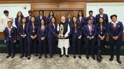 PM Modi with the Indian women’s cricket team PM Modi with the Indian women’s cricket team
