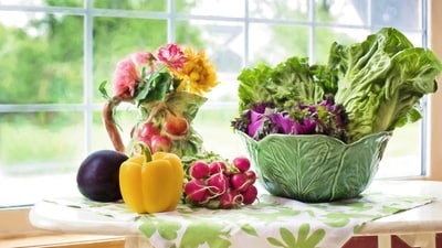 Green leafy and brightly coloured vegetables are great for your gut, according to Dr Manickam. (Unsplash) Green leafy and brightly coloured vegetables are great for your gut, according to Dr Manickam. (Unsplash)