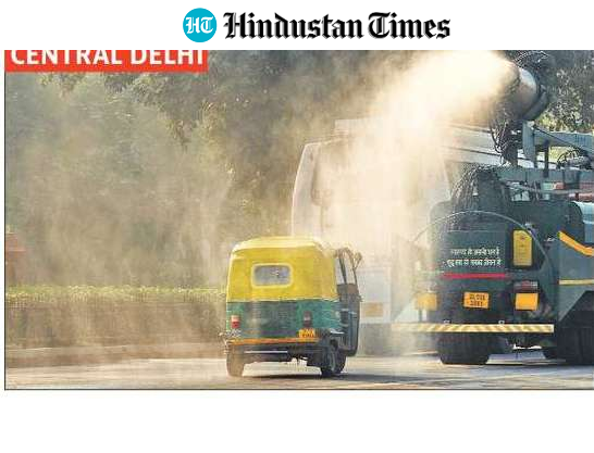 A sprinkler vehicle makes a round in central Delhi. (HT/Vipin Kumar) A sprinkler vehicle makes a round in central Delhi. (HT/Vipin Kumar)
