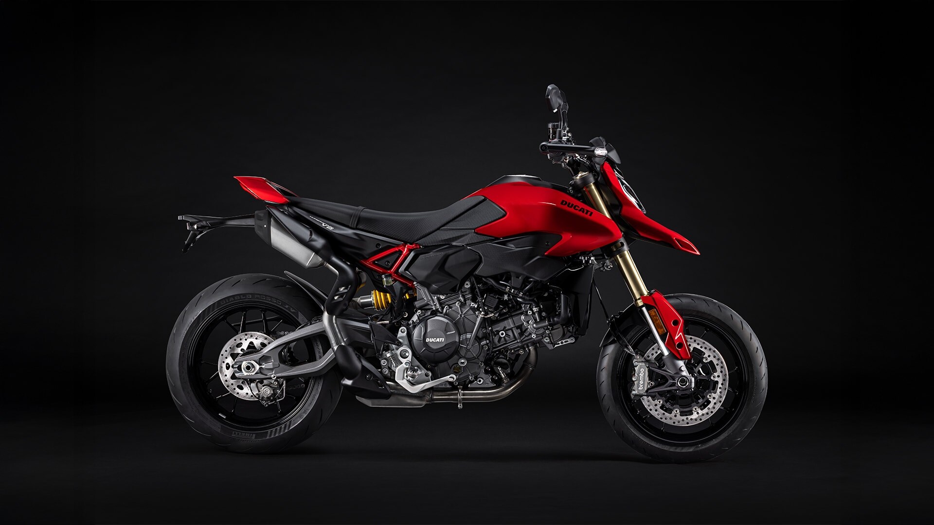 The Hypermotard V2's new engine is housed within a lightweigth aluminimium monocoque chassis as its structural element The Hypermotard V2's new engine is housed within a lightweigth aluminimium monocoque chassis as its structural element