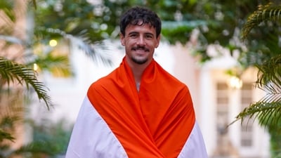 Ryan Williams poses with the Indian national flag. (X) Ryan Williams poses with the Indian national flag. (X)