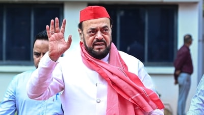 Maharashtra Samajwadi Party chief and MLA Abu Azmi refused to recite Vande Mataram. (HT Photo) Maharashtra Samajwadi Party chief and MLA Abu Azmi refused to recite Vande Mataram. (HT Photo)