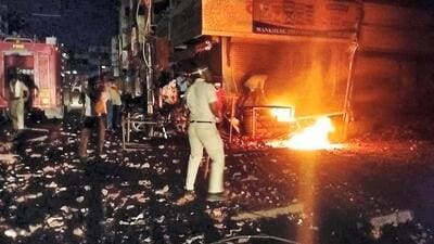 Akola: Police and other security personnel attempt to maintain law and order after a clash broke out between members of two communities over a social media post, in Akola, Maharashtra, Saturday, May 13, 2023. (PTI Photo)(PTI05_14_2023_000084B) (PTI) Akola: Police and other security personnel attempt to maintain law and order after a clash broke out between members of two communities over a social media post, in Akola, Maharashtra, Saturday, May 13, 2023. (PTI Photo)(PTI05_14_2023_000084B) (PTI)