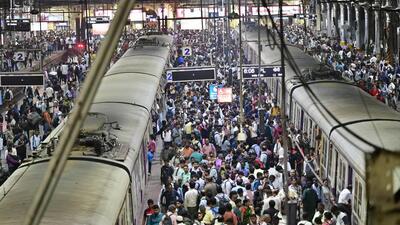 CSMT was packed with stranded commuters on Thursday evening as trains were suspended due to a flash protest by railway employees (Anshuman Poyrekar/HT Photo) CSMT was packed with stranded commuters on Thursday evening as trains were suspended due to a flash protest by railway employees (Anshuman Poyrekar/HT Photo)