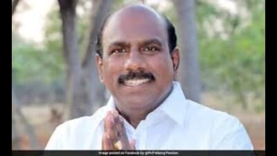 Manoj Pandian moving to arch rival DMK is triggering more former AIADMK members in the OPS camp to cross over ahead of the 2026 assembly elections. (SOURCED)