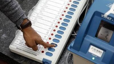 Pune, India - January 17, 2019: State election commission and Their Pune district officials organised a public awareness drive about VVPAT machine at many places around the city. People gathered in large numbers at J M road to see the demonstration of the same in Pune, India, on Thursday, January 17, 2019. (Photo by Rahul Raut/HT PHOTO) Pune, India - January 17, 2019: State election commission and Their Pune district officials organised a public awareness drive about VVPAT machine at many places around the city. People gathered in large numbers at J M road to see the demonstration of the same in Pune, India, on Thursday, January 17, 2019. (Photo by Rahul Raut/HT PHOTO)