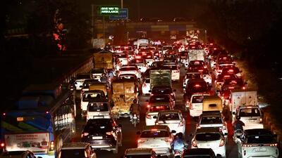 Traffic jam in Dhaula Kuan on Friday. (Sanchit Khanna/HT) Traffic jam in Dhaula Kuan on Friday. (Sanchit Khanna/HT)