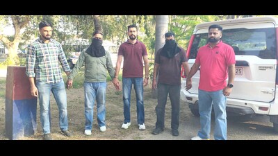 Two members of Jaggu Bhagwanpuria gang in Hoshiarpur police custody. (HT Photo) Two members of Jaggu Bhagwanpuria gang in Hoshiarpur police custody. (HT Photo)