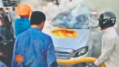 Water from a DJB tanker was used to douse the fire. (HT Photo)