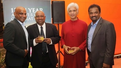 Arjuna Ranatunga! Is that you in red? (Tamil Union's 125th anniversary celebrations) Arjuna Ranatunga! Is that you in red? (Tamil Union's 125th anniversary celebrations)