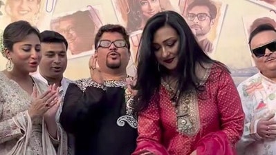 গঙ্গাবক্ষে জন্মদিন পালন ঋতুপর্ণার