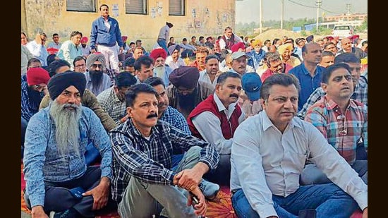Teachers of Ludhiana aided schools during a protest in Tarn Taran on Friday. (HT Photo)