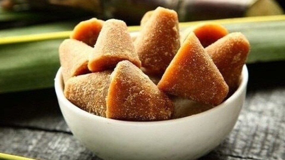 শীতকালে গুড় খাওয়ার উপকারিতা