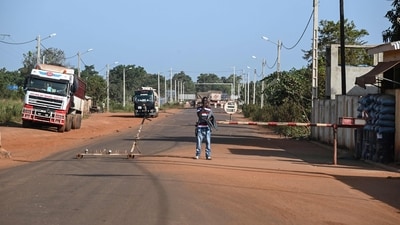 The unrest-stricken Mali now faces a fuel shortage after Al-Qaeda-linked group imposed staggering blockades. (Photo by Issouf SANOGO / AFP)