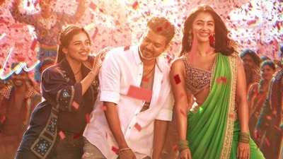 దళపతి కచేరీ సాంగ్ లో మమితా బైజు, విజయ్, పూజ హెగ్డే దళపతి కచేరీ సాంగ్ లో మమితా బైజు, విజయ్, పూజ హెగ్డే