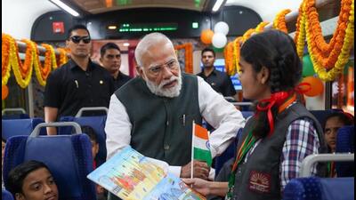 Prime Minister Narendra Modi interacts with school students at the launch of four Vande Bharat Express trains in Varanasi. (HT) Prime Minister Narendra Modi interacts with school students at the launch of four Vande Bharat Express trains in Varanasi. (HT)