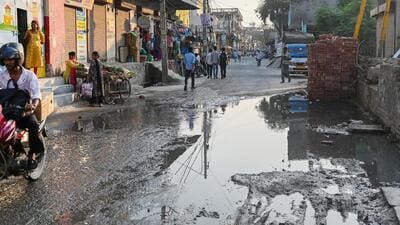 Sewage overflow seen on street no 9 of Sector 121 Gadi Chaukhandi village on Friday. (Sunil Ghosh/HT) Sewage overflow seen on street no 9 of Sector 121 Gadi Chaukhandi village on Friday. (Sunil Ghosh/HT)