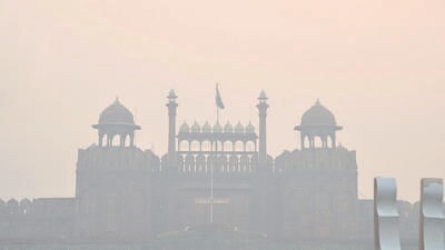 Smog blankets Red Forst on Saturday morning. (ANI) Smog blankets Red Forst on Saturday morning. (ANI)