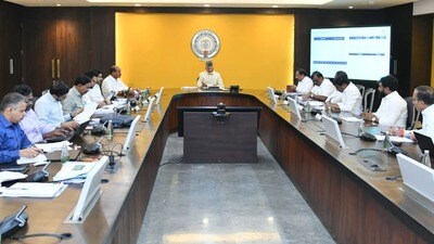 ఎస్ఐబీపీ సమావేశంలో సీఎం చంద్రబాబు ఎస్ఐబీపీ సమావేశంలో సీఎం చంద్రబాబు
