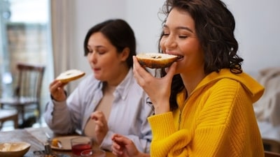 5 patterns that can show you are eating too much than necessary. (Freepik) 5 patterns that can show you are eating too much than necessary. (Freepik)