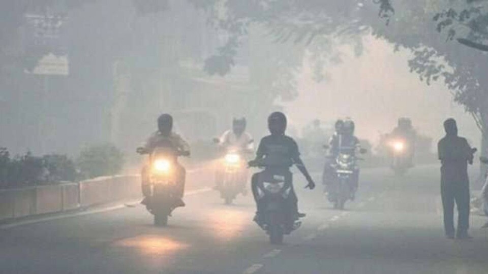 <p>తెలంగాణ వెదర్ మ్యాన్ రిపోర్ట్ ప్రకారం… ఆదిలాబాద్‌ జిల్లా బేలలో అతితక్కువగా 14.7 డిగ్రీల ఉష్ణోగ్రత నమోదవగా, రంగారెడ్డి జిల్లాలోని షాబాద్‌లో 14.7 డిగ్రీల కనిష్ట ఉష్ణోగ్రత నమోదైంది. </p>