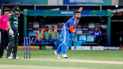 Varun Chakaravarthy bowls during the Asia Cup 2025 match against Pakistan, (Surjeet Yadav) Varun Chakaravarthy bowls during the Asia Cup 2025 match against Pakistan, (Surjeet Yadav)