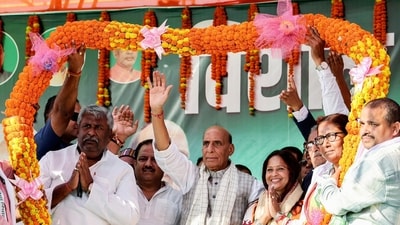 Union Home Minister Rajnath Singh alleged that the INDIA bloc was lying about giving government jobs to one member of every family (@rajnathsingh X) Union Home Minister Rajnath Singh alleged that the INDIA bloc was lying about giving government jobs to one member of every family (@rajnathsingh X)