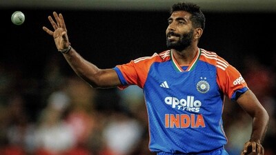 India's Jasprit Bumrah prepares to bowl during the fourth Twenty20 international cricket match between Australia and India at the Carrara Stadium in Gold Coast on November 6, 2025. (Photo by Patrick HAMILTON / AFP) / -- IMAGE RESTRICTED TO EDITORIAL USE - STRICTLY NO COMMERCIAL USE -- (AFP) India's Jasprit Bumrah prepares to bowl during the fourth Twenty20 international cricket match between Australia and India at the Carrara Stadium in Gold Coast on November 6, 2025. (Photo by Patrick HAMILTON / AFP) / -- IMAGE RESTRICTED TO EDITORIAL USE - STRICTLY NO COMMERCIAL USE -- (AFP)