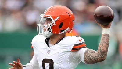 Shedeur Sanders of the Cleveland Browns warms up prior to the game against the New York Jets. (Getty Images via AFP) Shedeur Sanders of the Cleveland Browns warms up prior to the game against the New York Jets. (Getty Images via AFP)