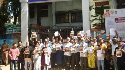 Mumbai, India – 09, Nov 2025: Parents and citizens protest outside a Marathi language school on Mori Road, Mahim, opposing the BMC's plans to demolish the Mumbai Public School, the community is rallying to save the school, which is at risk of demolition by the BMC Authority, in Mumbai, India, on Sunday, Nov 09, 2025. (Photo by Bhushan Koyande/HT Photo) Mumbai, India – 09, Nov 2025: Parents and citizens protest outside a Marathi language school on Mori Road, Mahim, opposing the BMC's plans to demolish the Mumbai Public School, the community is rallying to save the school, which is at risk of demolition by the BMC Authority, in Mumbai, India, on Sunday, Nov 09, 2025. (Photo by Bhushan Koyande/HT Photo)