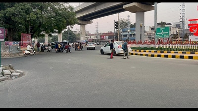 The Bharat Nagar Chowk that has no zebra crossing marking. (Manish/HT) The Bharat Nagar Chowk that has no zebra crossing marking. (Manish/HT)