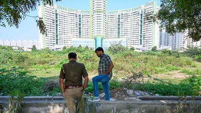 The spot where the body was found is barely about a kilometre from the Noida Police Commissionerate. Police suspect the body was dumped at night when traffic was low, as there are no shops nearby. The other body parts are also yet to be found. (HT Photoso) The spot where the body was found is barely about a kilometre from the Noida Police Commissionerate. Police suspect the body was dumped at night when traffic was low, as there are no shops nearby. The other body parts are also yet to be found. (HT Photoso)