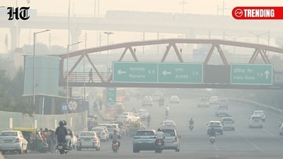 Delhi’s overall air quality early Sunday stood at 392, in the ‘very poor’ on Sunday ( Vipin Kumar/HT Photo) Delhi’s overall air quality early Sunday stood at 392, in the ‘very poor’ on Sunday ( Vipin Kumar/HT Photo)