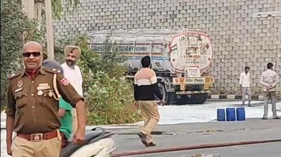A tanker carrying 20,000 litres of ethanol overturned on the Mehlan Road bypass along the Sangrur-Patiala national highway on Sunday evening, causing a spill. (HT File)