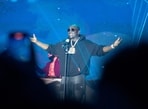 Thousands of fans cheered as Akon kicked off his India tour Thousands of fans cheered as Akon kicked off his India tour